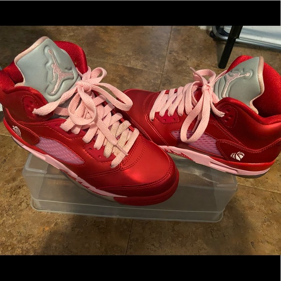 Jordan 5 Retro Valentines Day sneakers - Picture 2 of 7